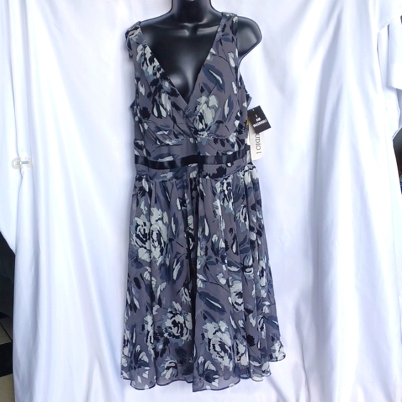 Studio I Dresses & Skirts - Women Studio I Grey & Black Floral Sleeveless Dress- Size 14, 22" PTP